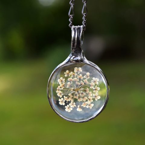 Real Pressed Flower Jewelry – Queen Annes Lace in Glass Pendant – White Wildflower Gift – Handmade Nature Necklaces for Women