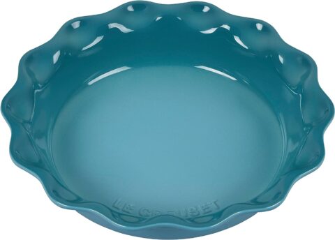 https://anniversarygifts.shop/content/uploads/2023/10/le-creuset-pie-dish-480x344.jpg