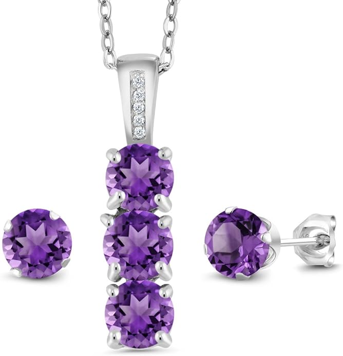 Guide to Gemstone Jewelry Anniversary Gifts by Year